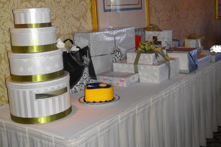 Boulder Ridge Country Club Gift Table