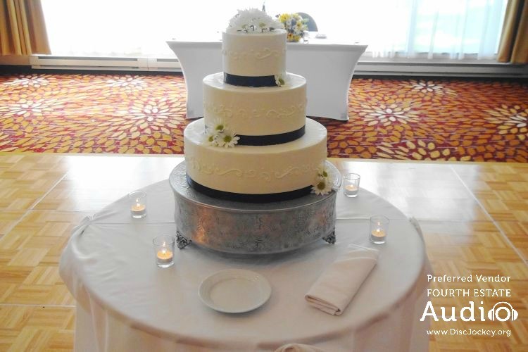 Chicago Marriott Naperville Wedding Cake