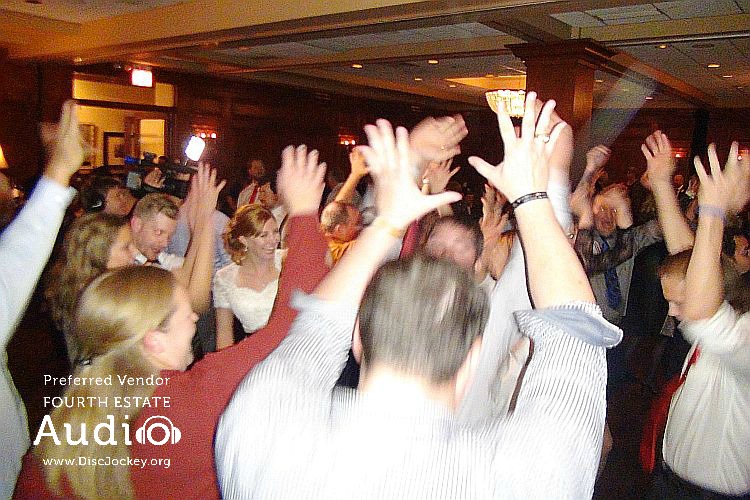 Chicago Wedding Disc Jockey Fourth Estate Audio at Maggiano's Oak Brook