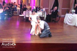 arrowhead-golf-club-garter-toss