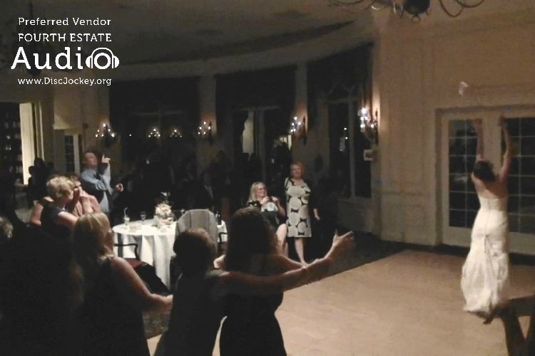 Royal Fox Country Club Tossing Bouquet