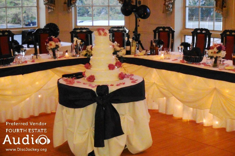 Royal Fox Country Club Wedding Cake