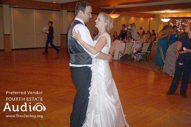 silver-lake-country-club-first-dance-1