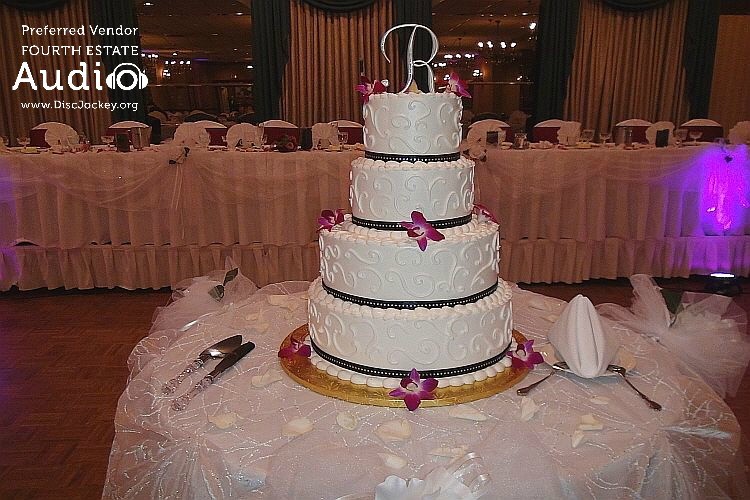 White Eagle Banquets Wedding Cake