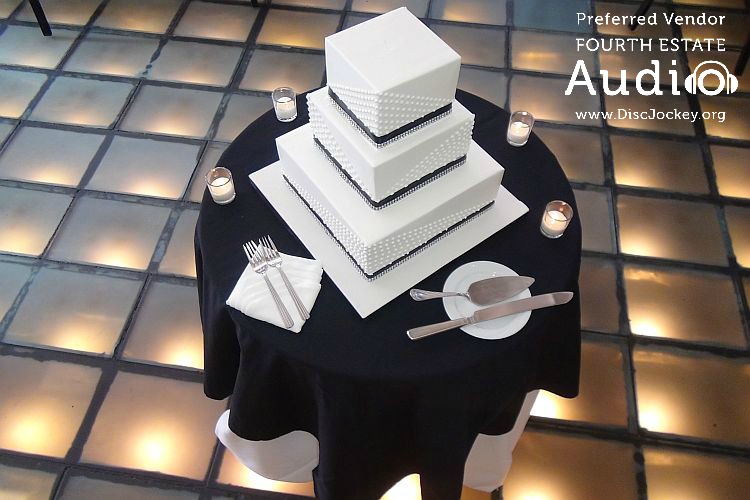 hotel-baker-wedding-cake