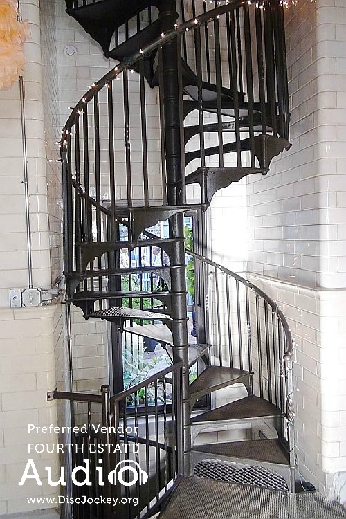 firehouse-chicago-staircase