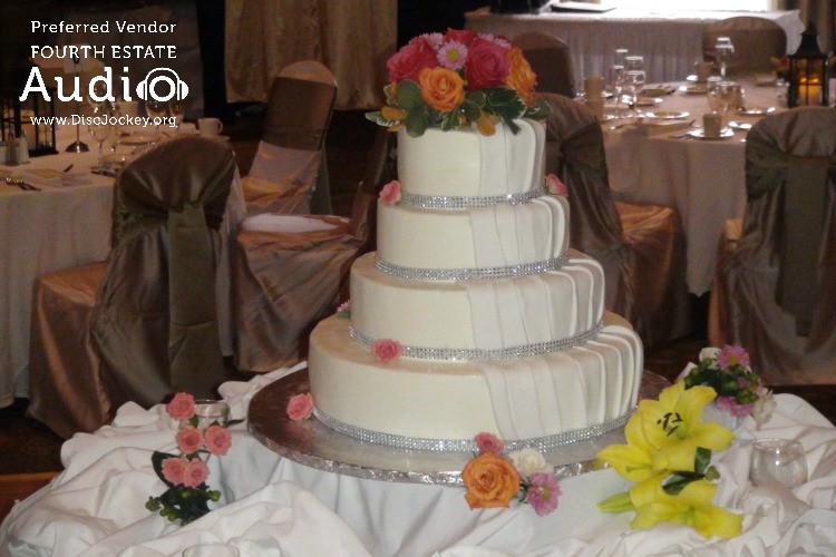 Indian Lakes Resort Wedding Cake
