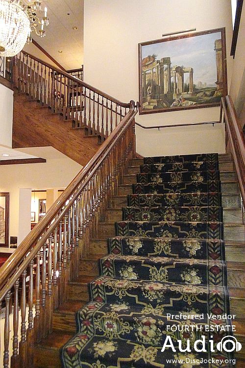 maggianos-schaumburg-staircase