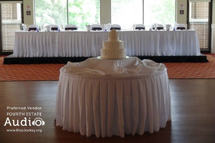 Poplar Creek Country Club Wedding Cake