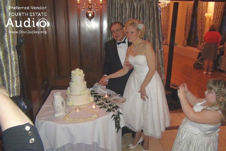 Salvatore's Ristorante Wedding Cake Cutting
